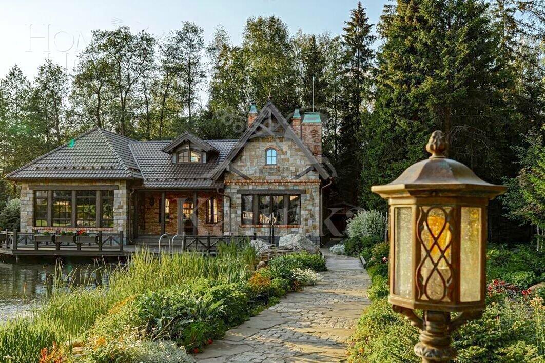 2-этажный коттедж 2 327 м² без отделки