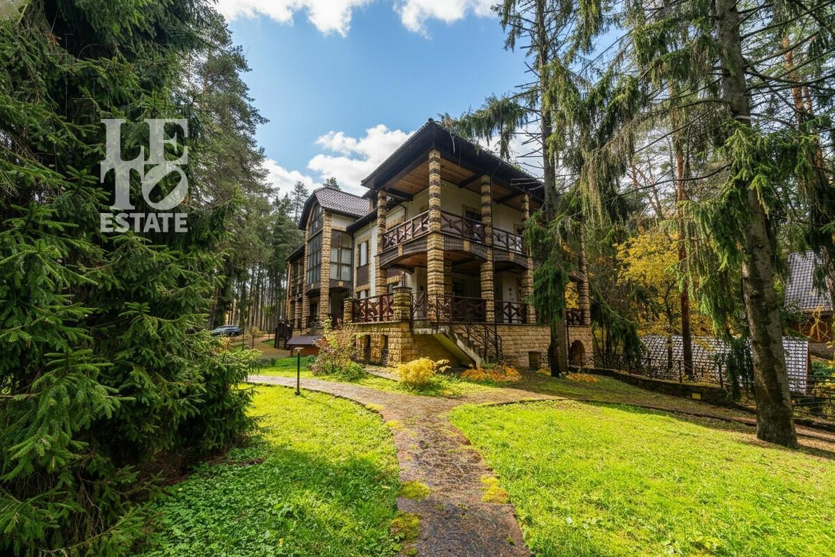 3-этажный коттедж 980 м² с отделкой