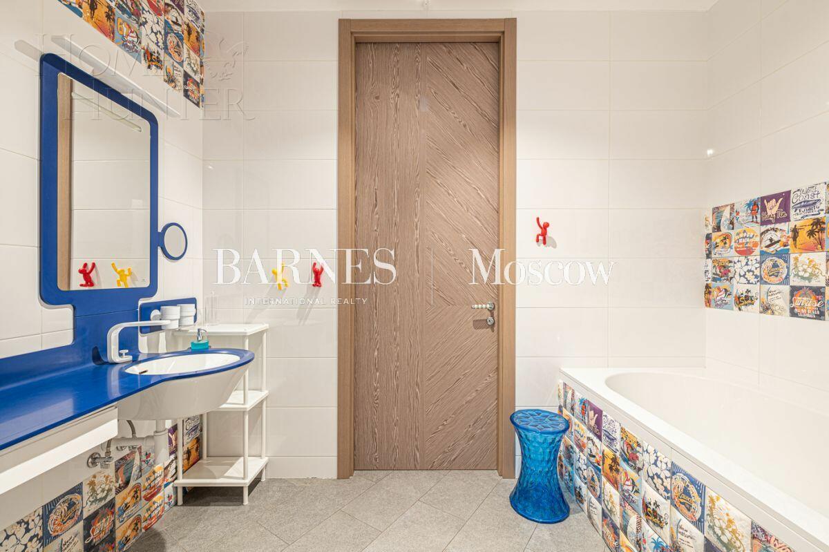 2-УРОВНЕВЫЙ ТАУНХАУС С ОТДЕЛКОЙ 236 М² НА 1 ЭТАЖЕ