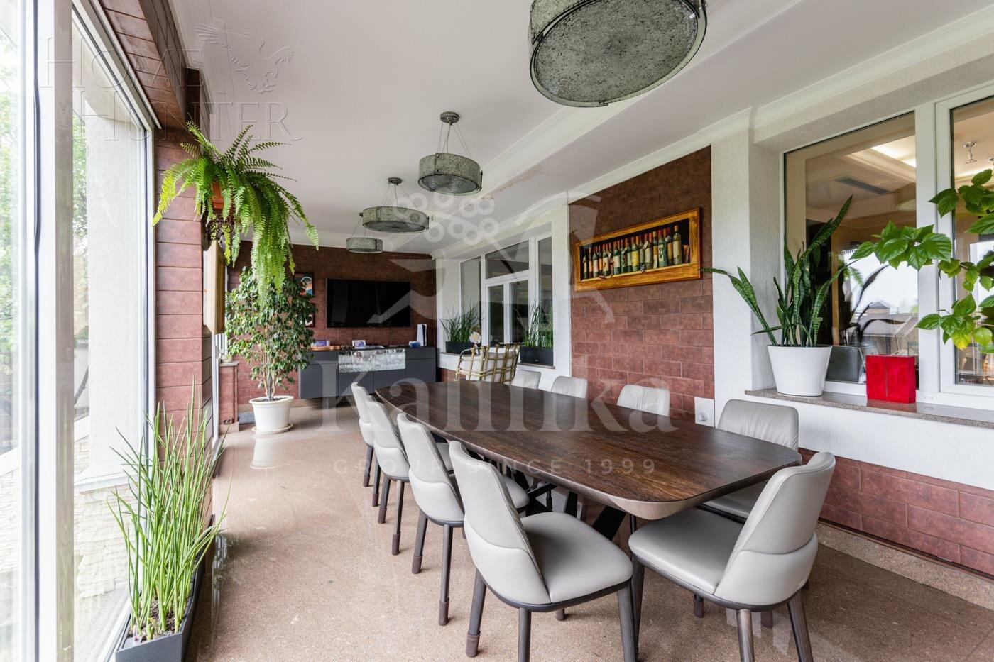 2-этажный таунхаус 450 м² с отделкой