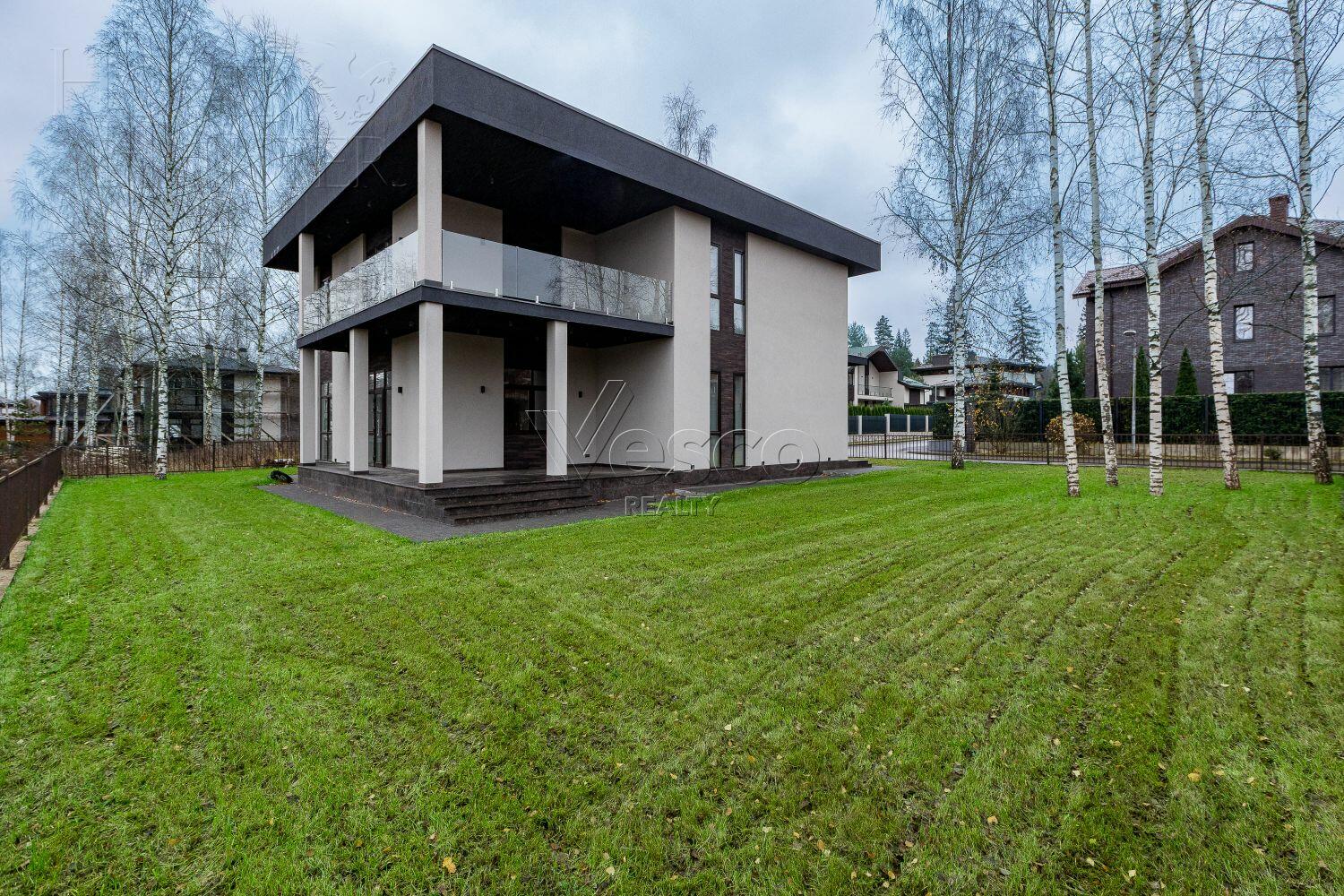 2-этажный коттедж 335 м² с отделкой