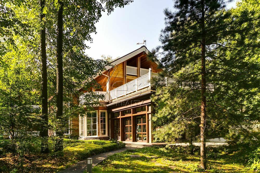 2-этажный коттедж 1 300 м² с отделкой