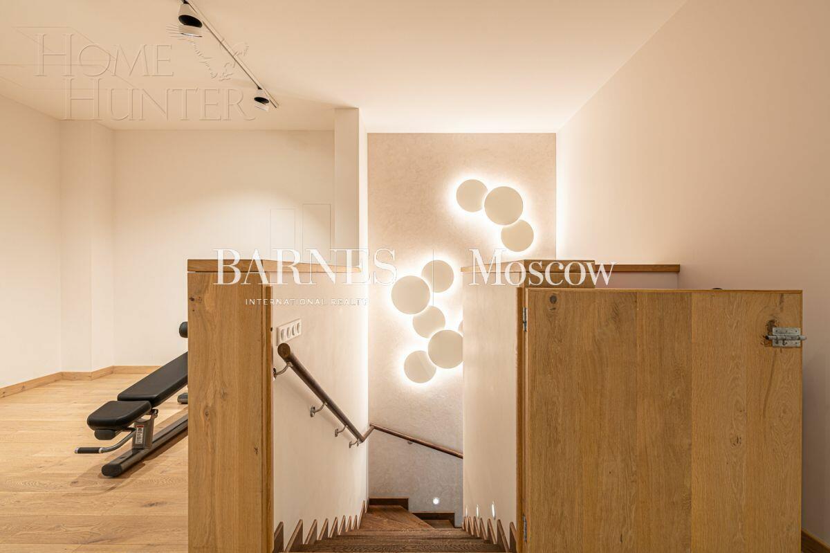 2-УРОВНЕВЫЙ ТАУНХАУС С ОТДЕЛКОЙ 236 М² НА 1 ЭТАЖЕ