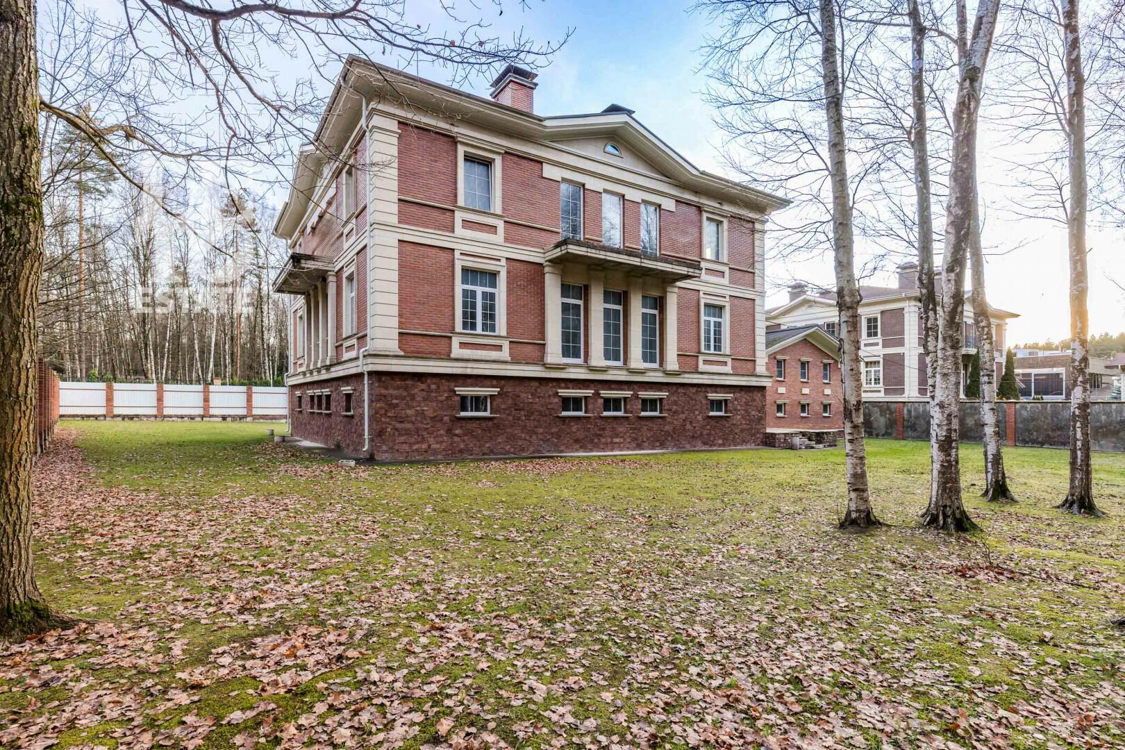 2-этажный коттедж 1 320 м² без отделки