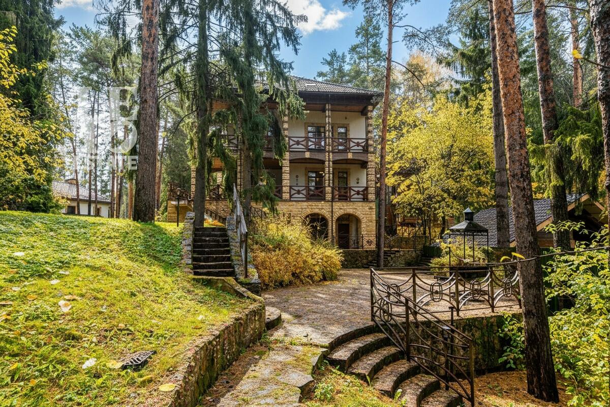 3-этажный коттедж 980 м² с отделкой