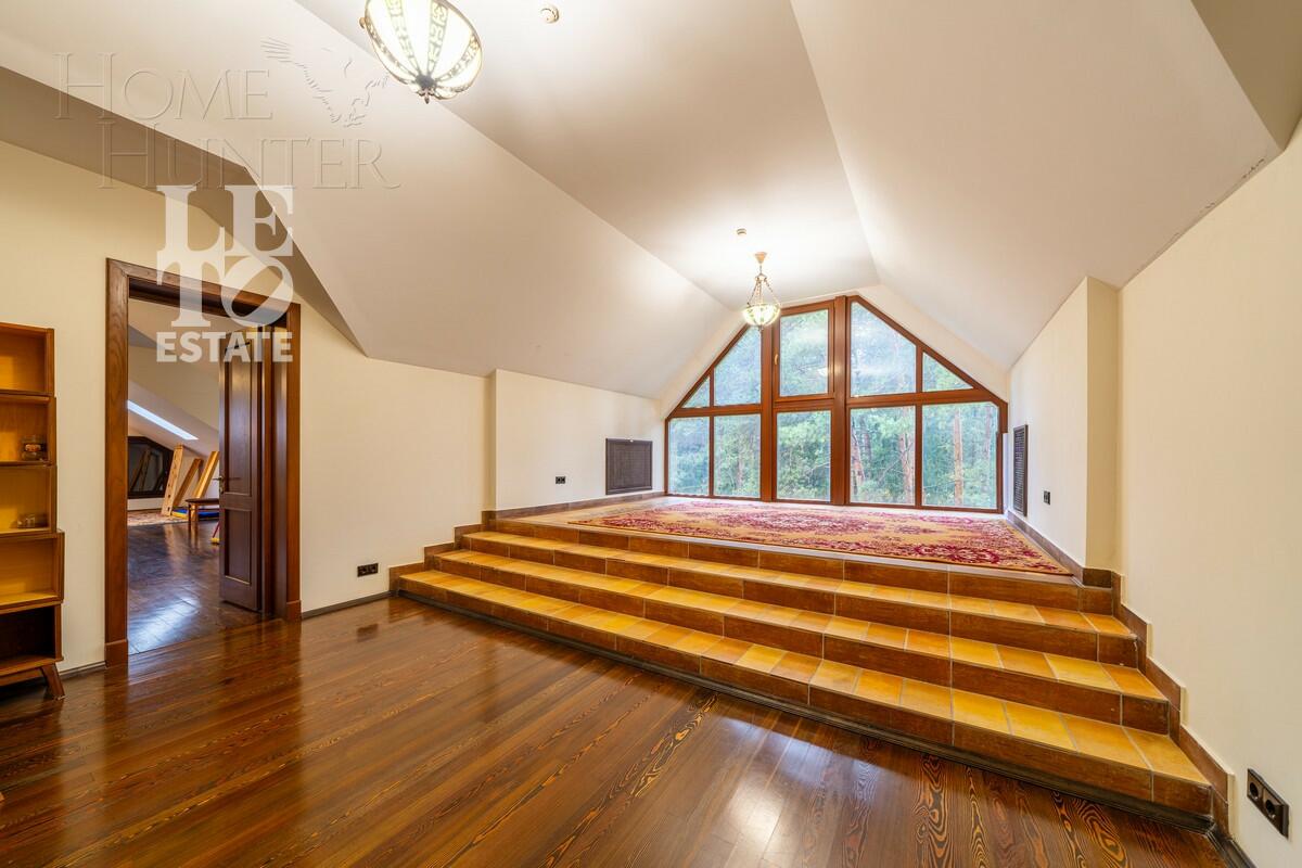 3-этажный коттедж 980 м² с отделкой