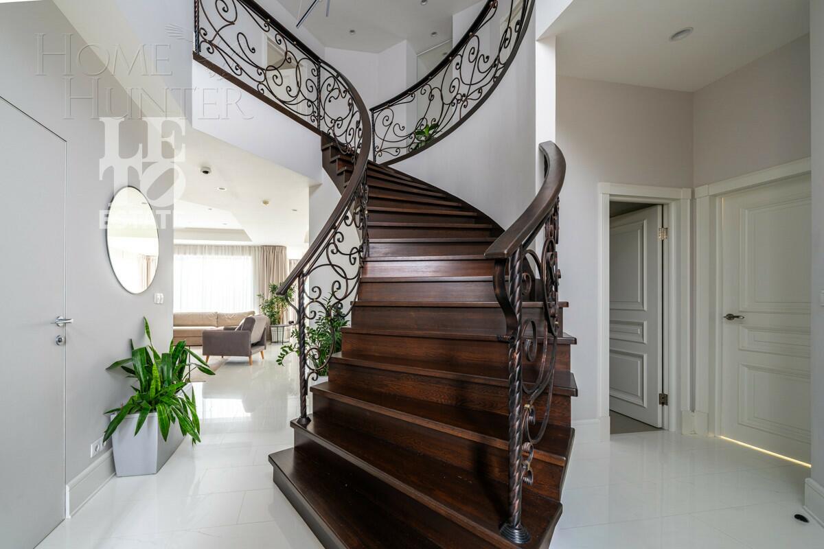 2-этажный коттедж 370 м² с отделкой