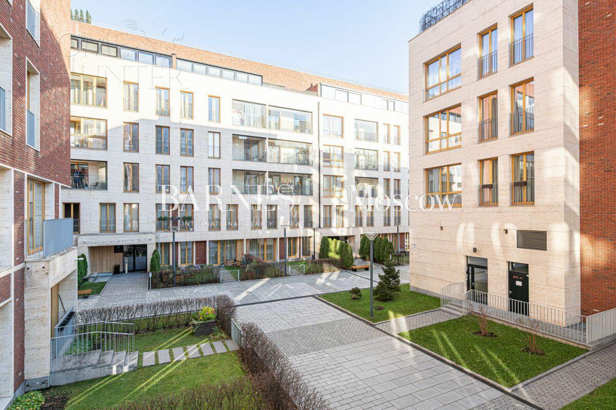 2-УРОВНЕВЫЙ ТАУНХАУС С ОТДЕЛКОЙ 236 М² НА 1 ЭТАЖЕ