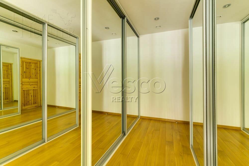 2-этажный коттедж 1 300 м² с отделкой