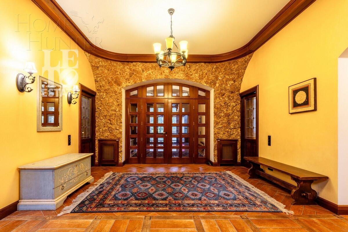 3-этажный коттедж 980 м² с отделкой