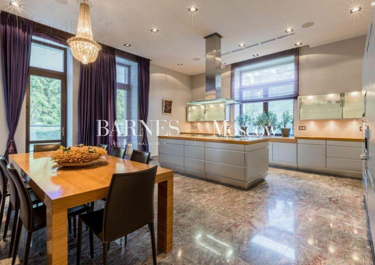 2-этажный коттедж 1 438 м² с отделкой