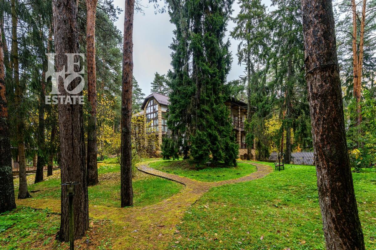 3-этажный коттедж 980 м² с отделкой