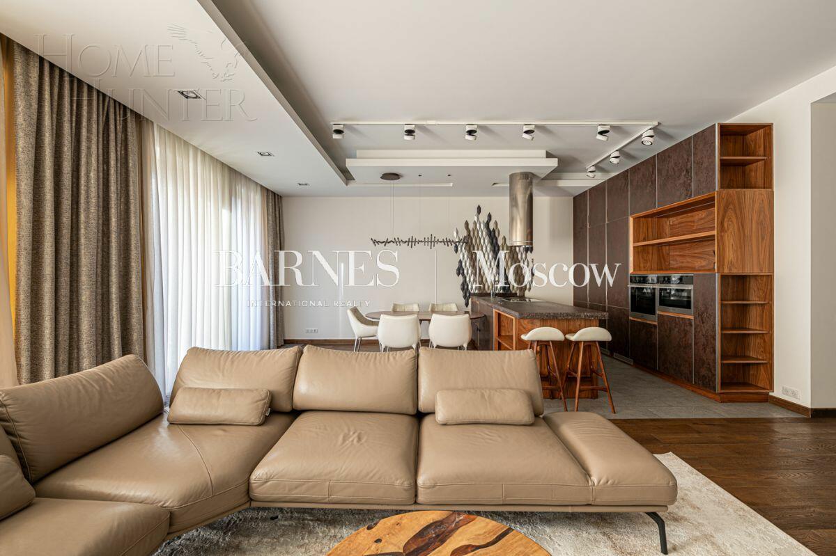 2-УРОВНЕВЫЙ ТАУНХАУС С ОТДЕЛКОЙ 236 М² НА 1 ЭТАЖЕ