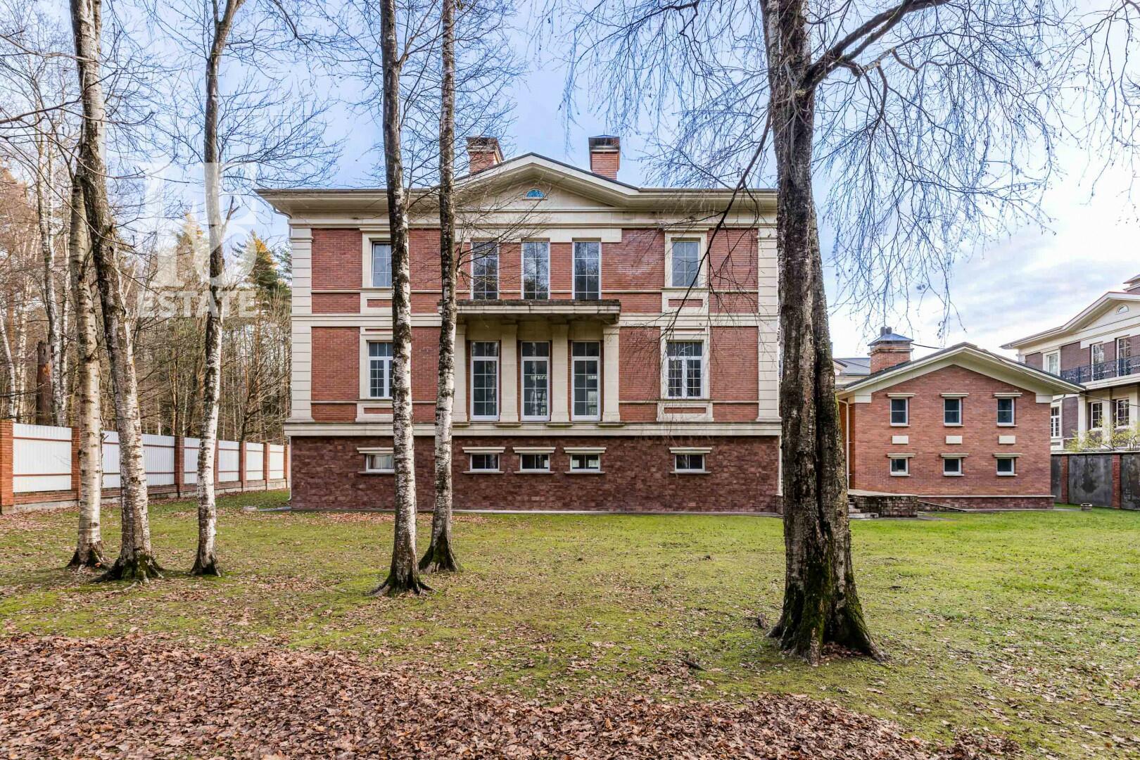 2-этажный коттедж 1 320 м² без отделки