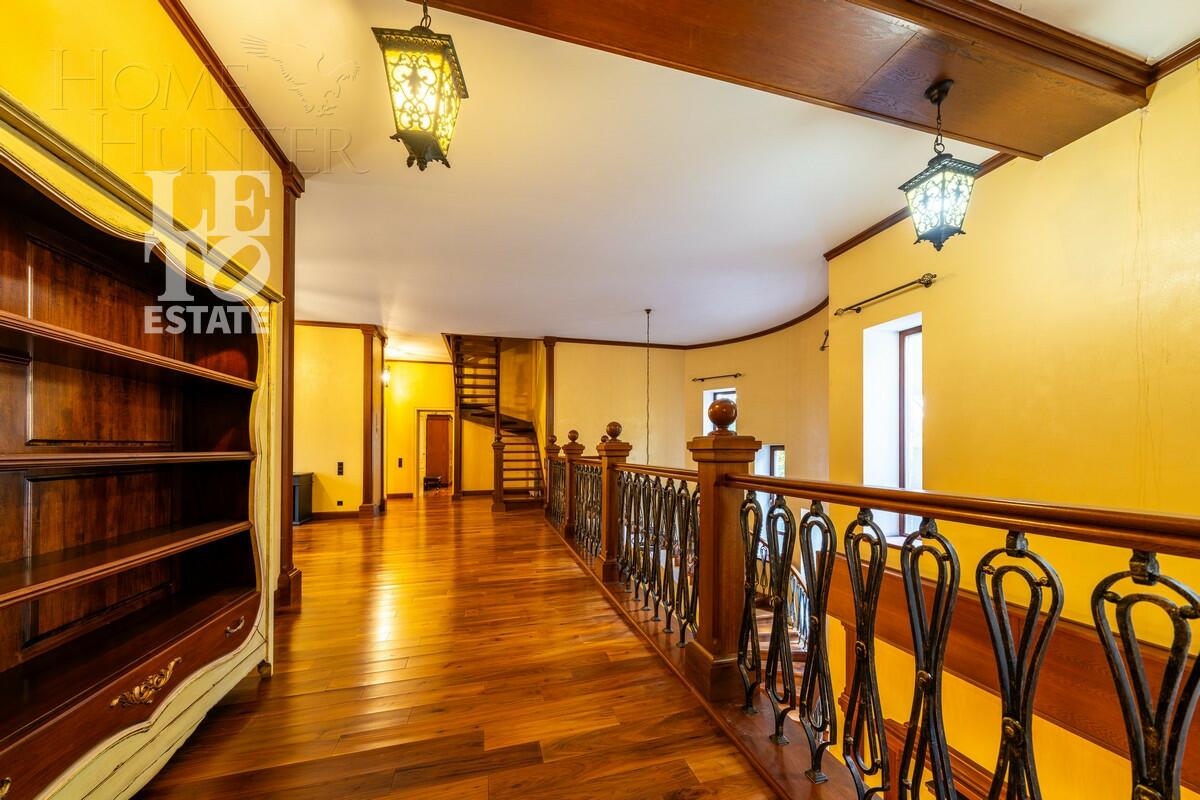 3-этажный коттедж 980 м² с отделкой