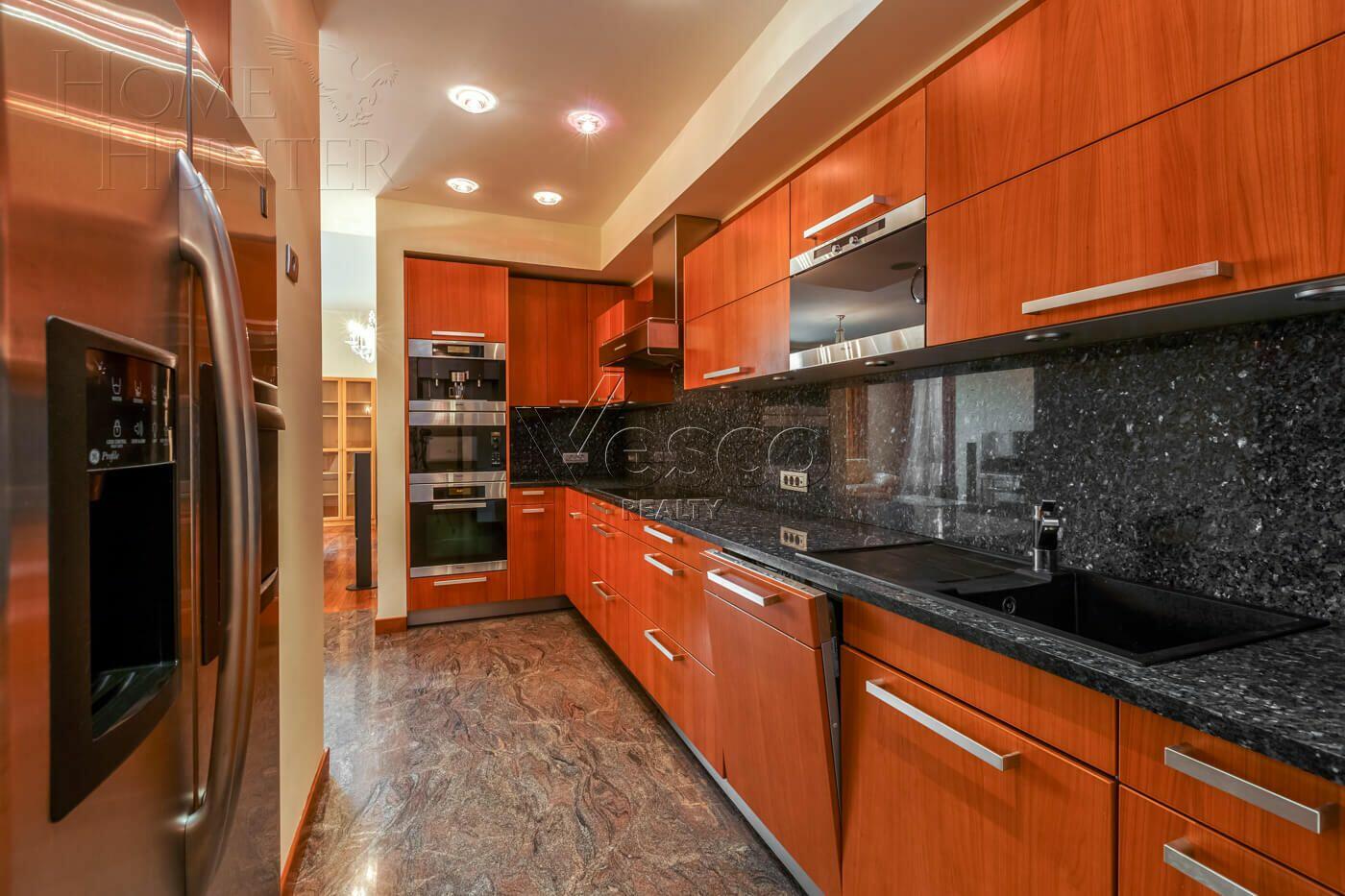 5-КОМН. КВАРТИРА С ОТДЕЛКОЙ 214.2 М² НА 2 ЭТАЖЕ