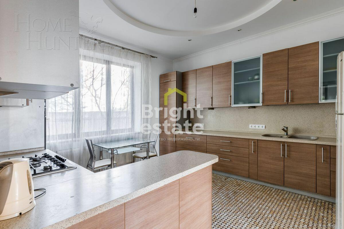 3-этажный коттедж 380 м² с отделкой