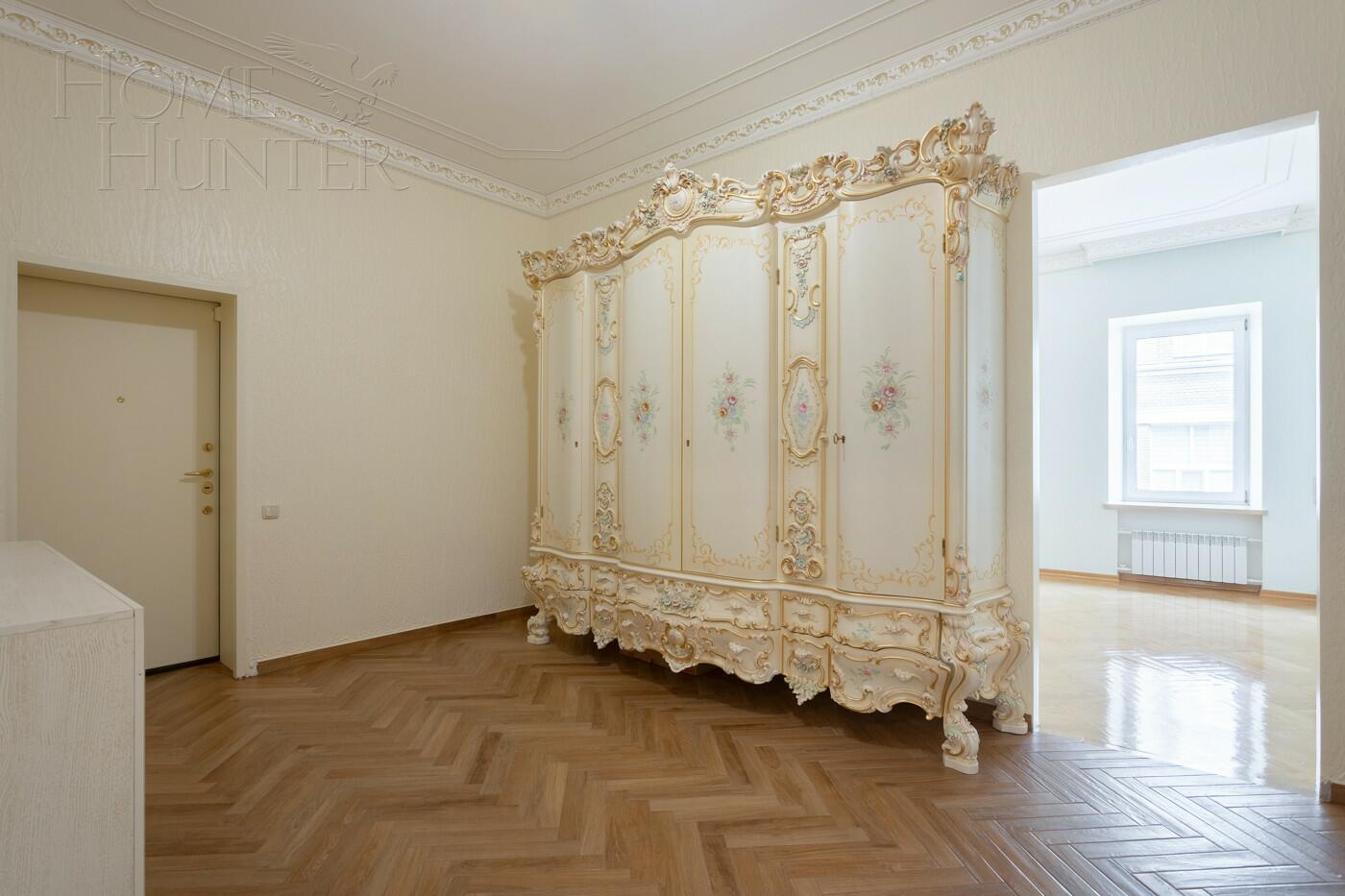 5-КОМН. КВАРТИРА С ОТДЕЛКОЙ 202.6 М² НА 3 ЭТАЖЕ