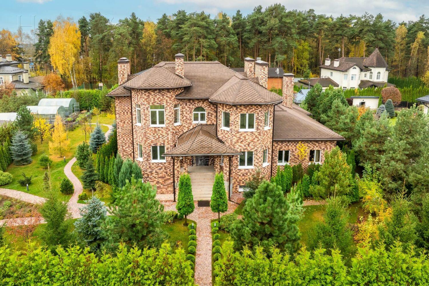 2-этажный коттедж 700 м² с отделкой