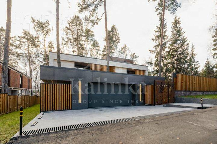 3-этажный коттедж 1 100 м² без отделки