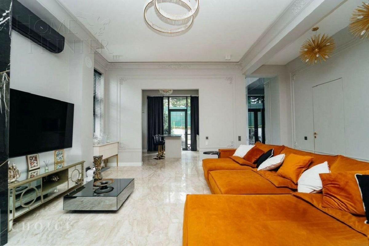 3-этажный таунхаус 270 м² с отделкой