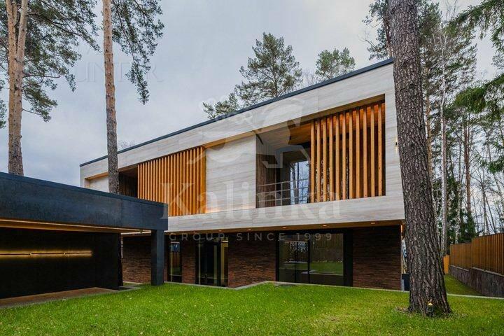 3-этажный коттедж 1 100 м² без отделки