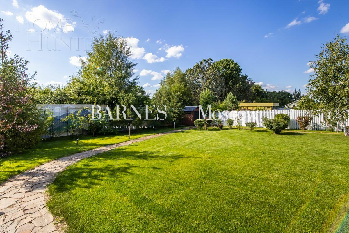 2-этажный коттедж 200.4 м² с отделкой