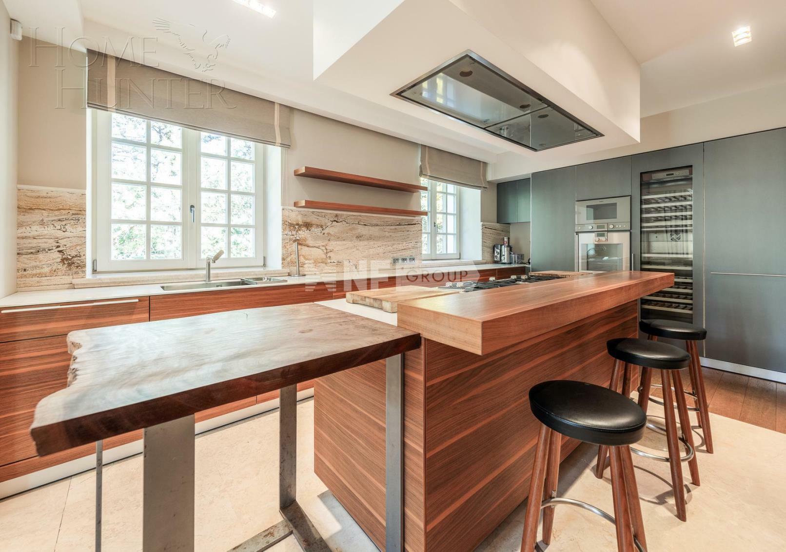 2-этажный коттедж 1 067 м² с отделкой