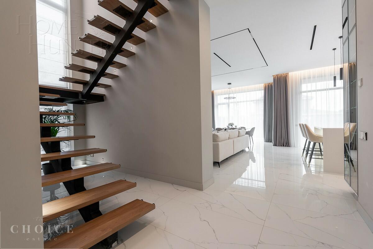 2-этажный коттедж 300 м² с отделкой