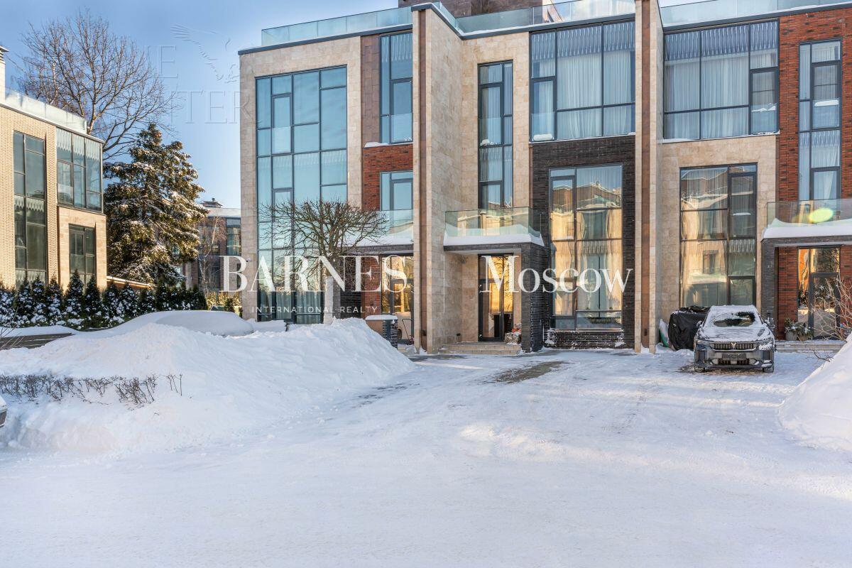 3-этажный коттедж 274 м² с отделкой