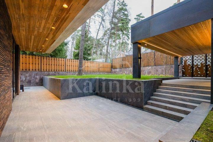 3-этажный коттедж 1 100 м² без отделки