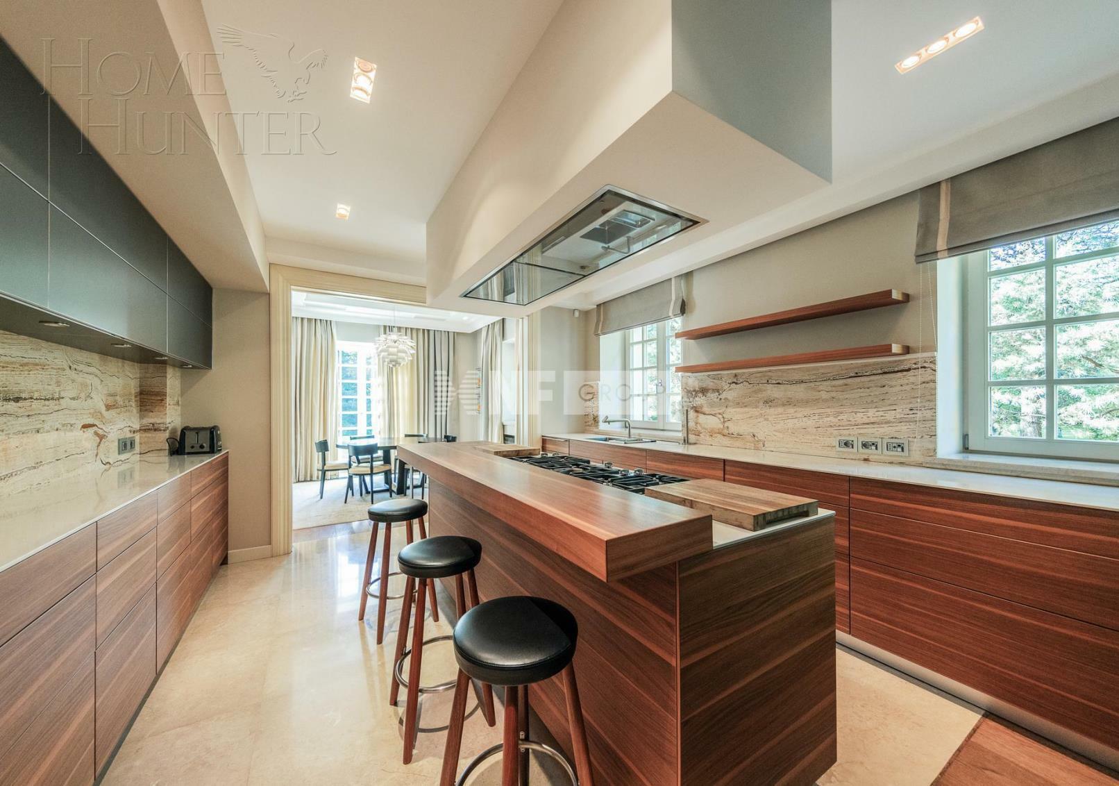 2-этажный коттедж 1 067 м² с отделкой