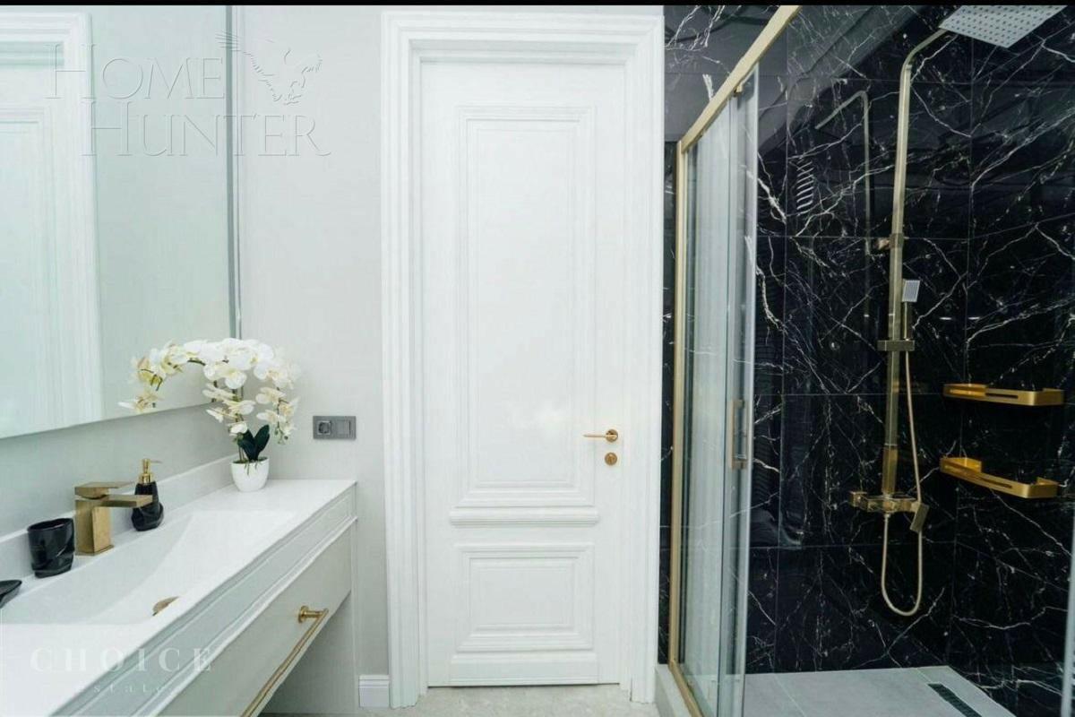 3-этажный таунхаус 270 м² с отделкой