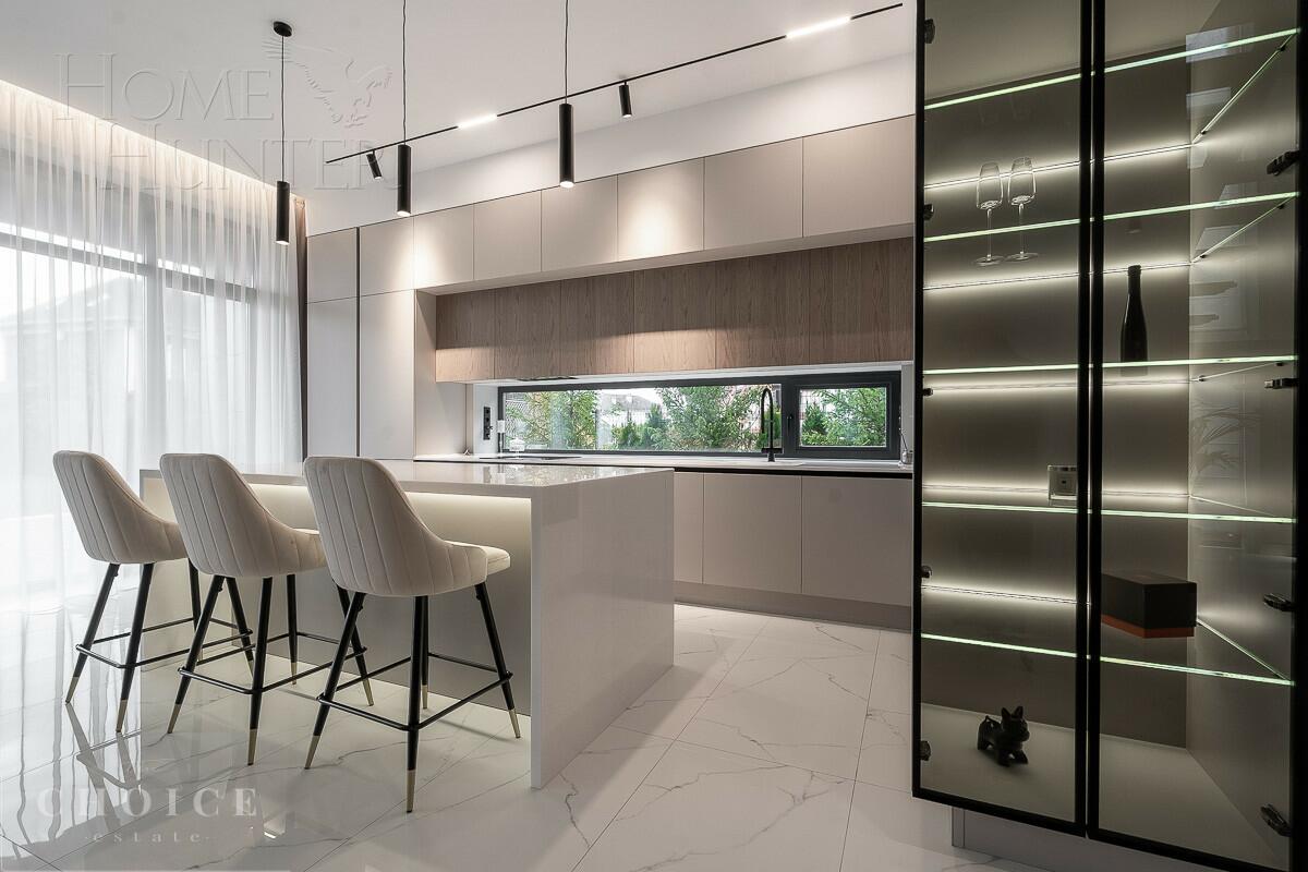 2-этажный коттедж 300 м² с отделкой