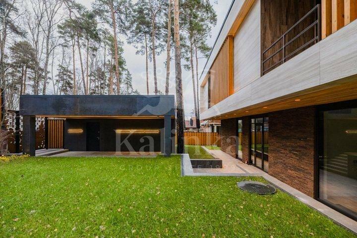 3-этажный коттедж 1 100 м² без отделки