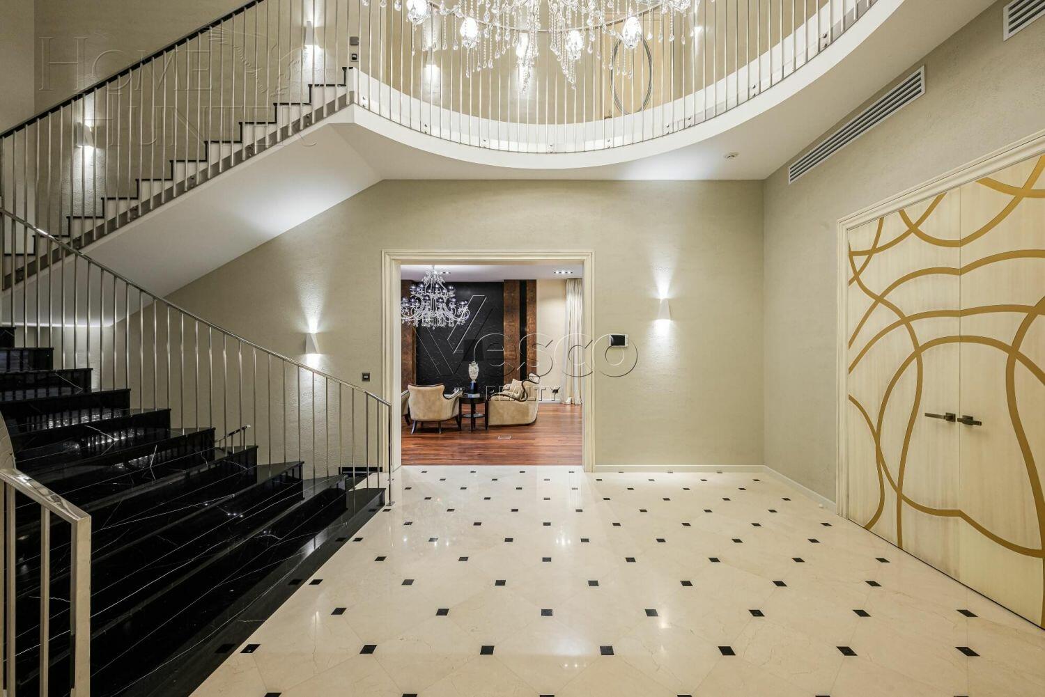 2-этажный коттедж 760 м² с отделкой