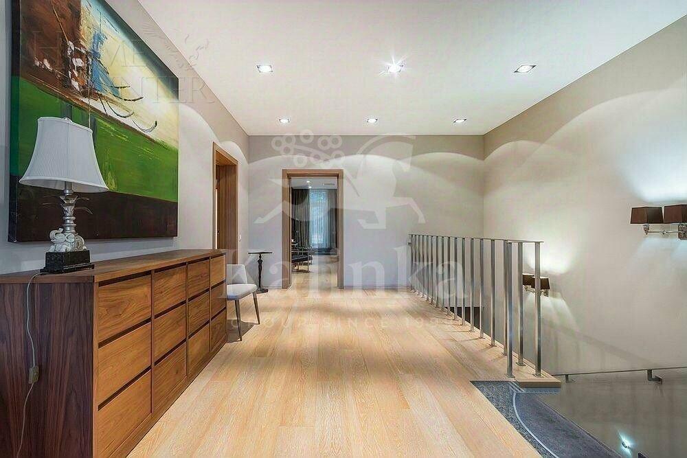 2-этажный коттедж 640 м² с отделкой