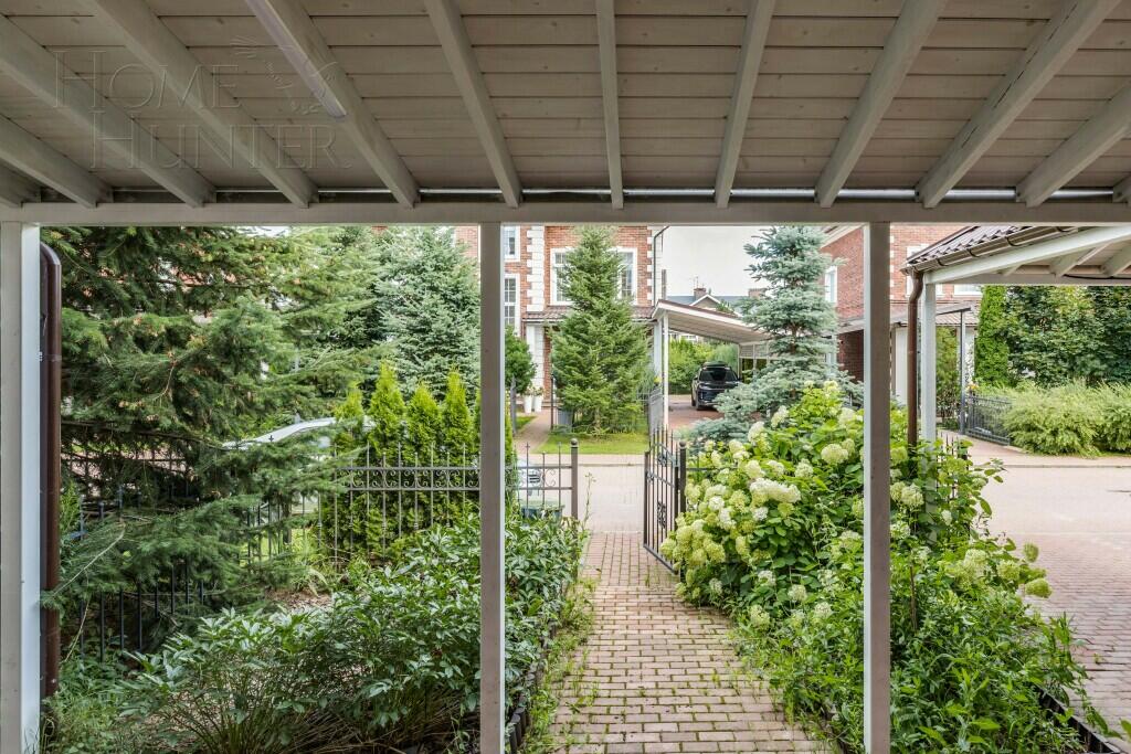 3-этажный таунхаус 286 м² с отделкой