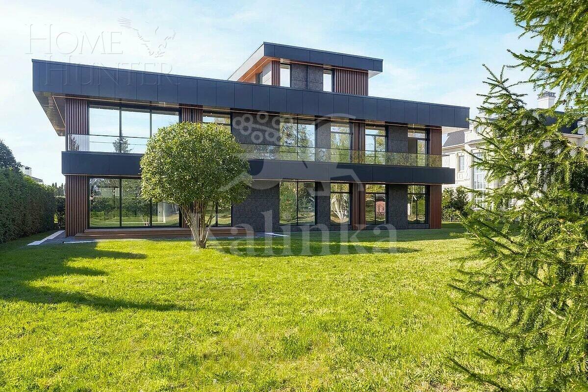 3-этажный коттедж 1 223 м² без отделки