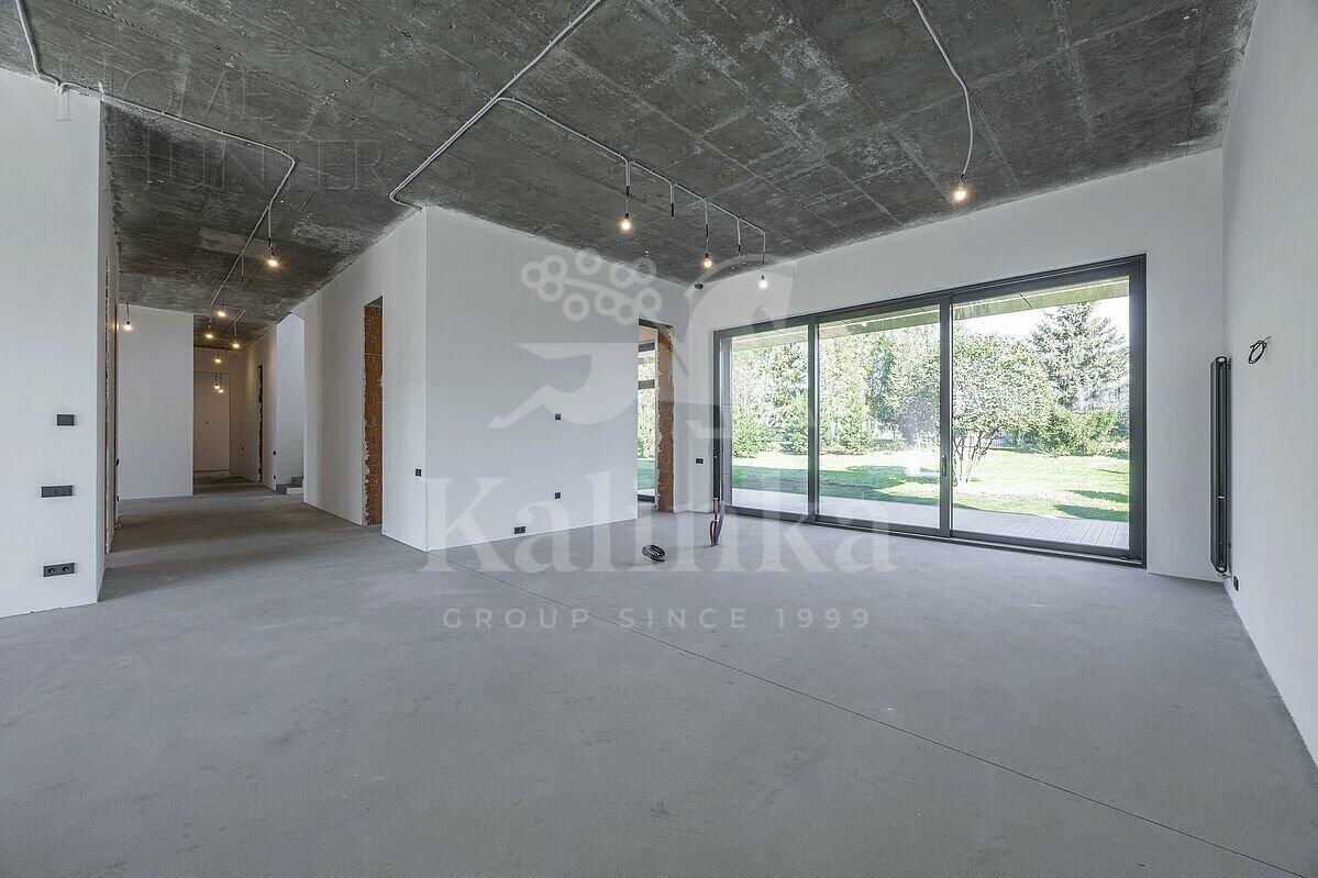 3-этажный коттедж 1 223 м² без отделки