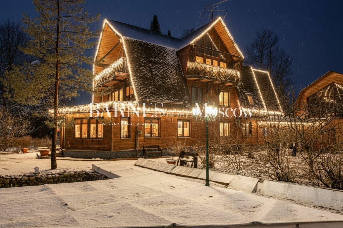 3-этажный коттедж 650 м² с отделкой