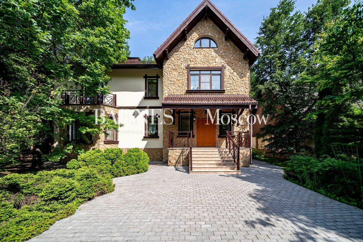 3-этажный коттедж 633 м² с отделкой