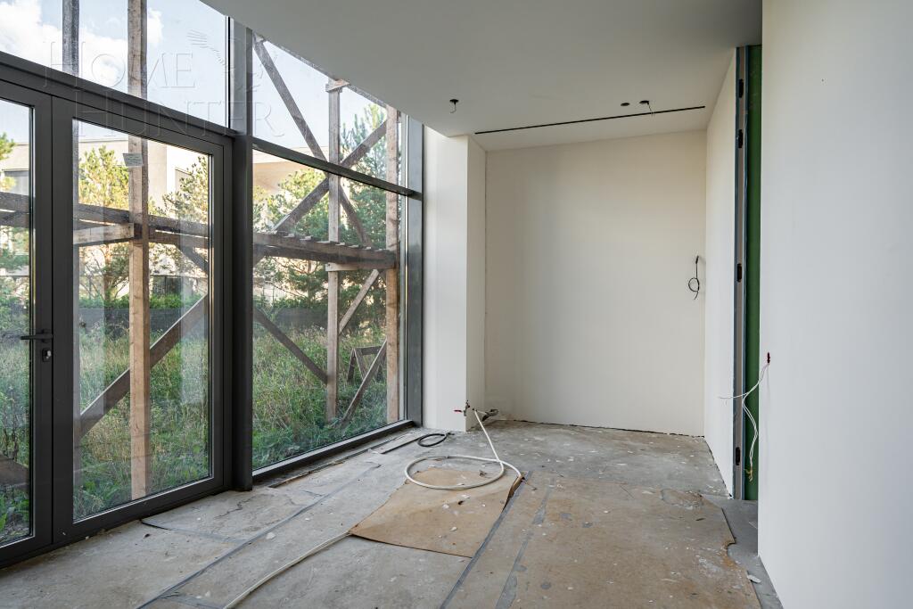 3-этажный коттедж 830 м² без отделки