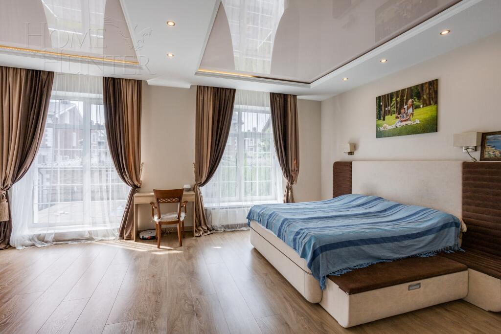 3-этажный таунхаус 286 м² с отделкой