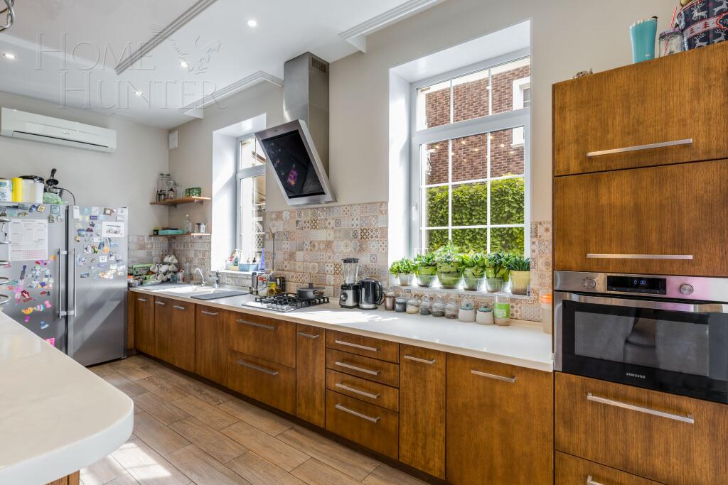 3-этажный таунхаус 286 м² с отделкой