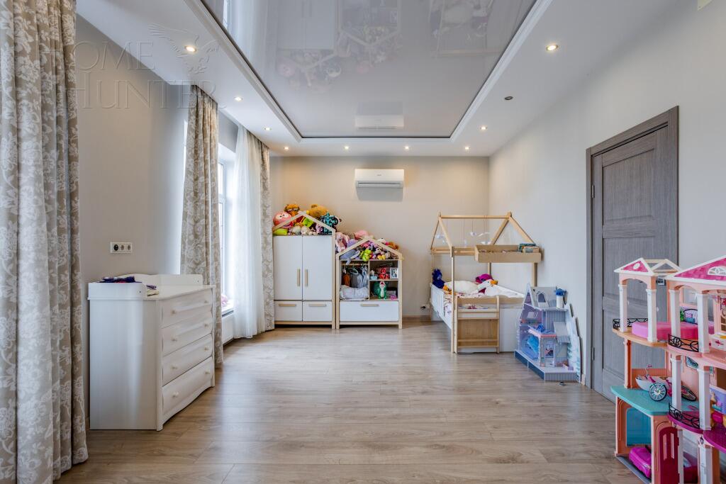 3-этажный таунхаус 286 м² с отделкой