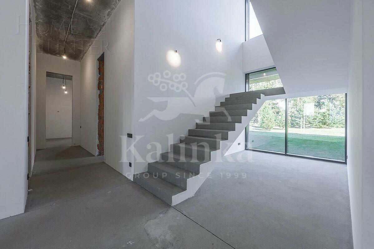 3-этажный коттедж 1 223 м² без отделки