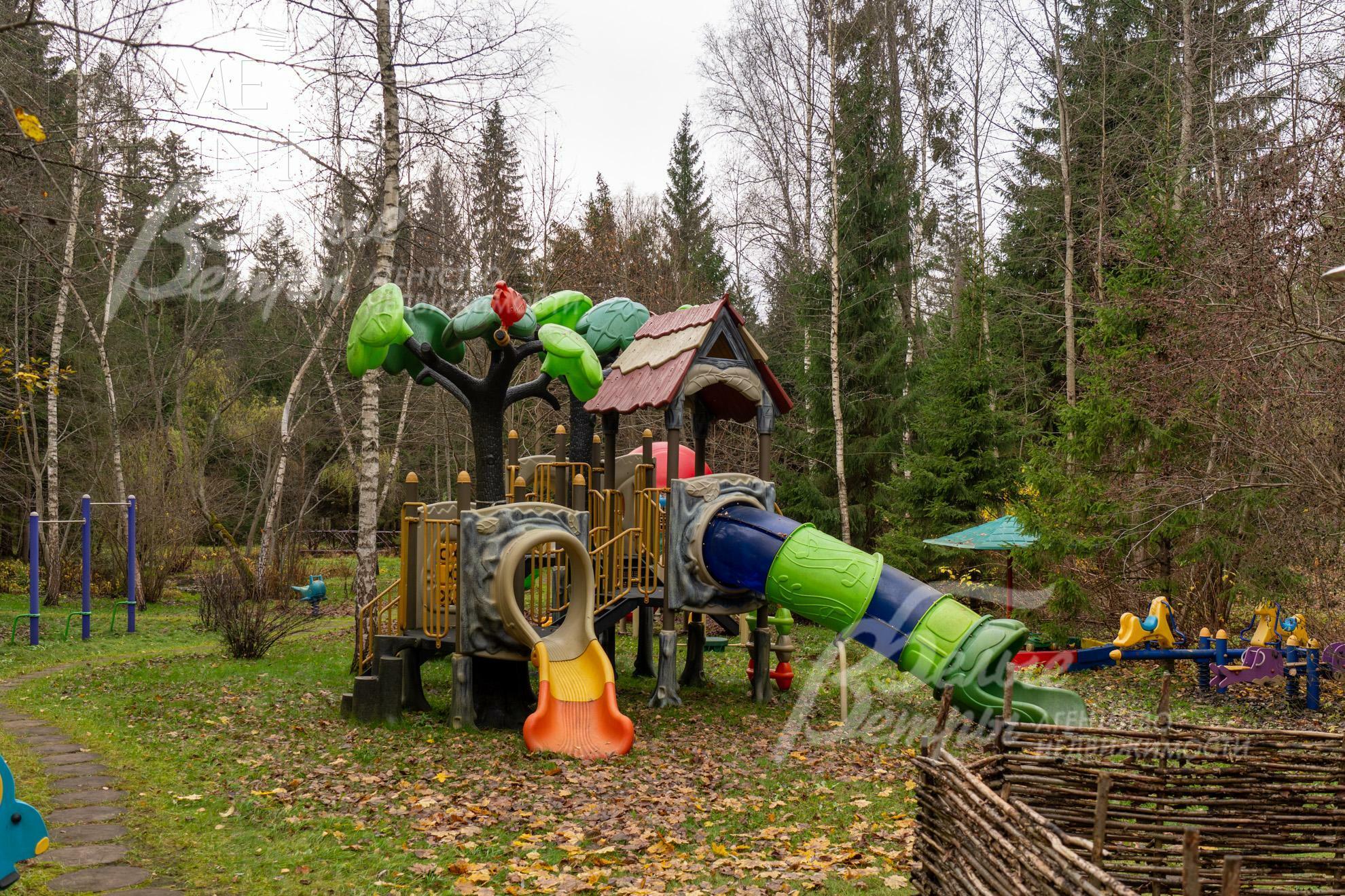 2-этажный коттедж 1 100 м² с отделкой