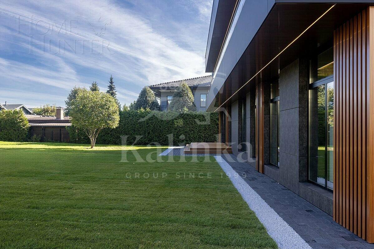 3-этажный коттедж 1 223 м² без отделки