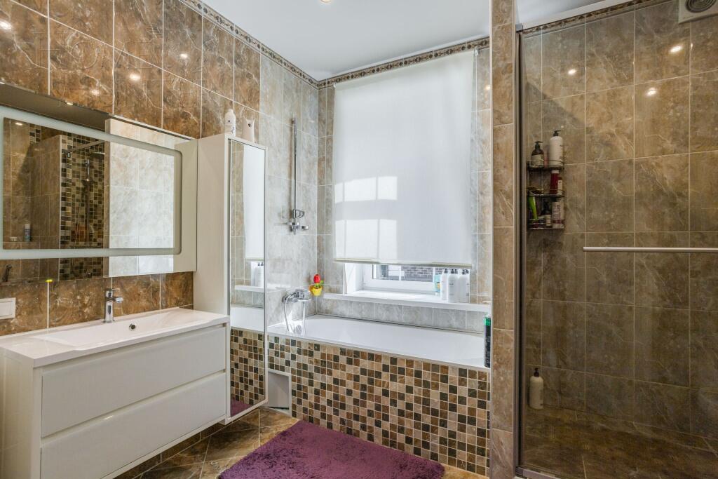 3-этажный таунхаус 286 м² с отделкой